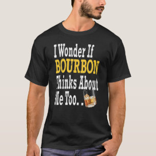 Camiseta Me Pregunto Si Bourbon Piensa En Mí Demasiado Bour