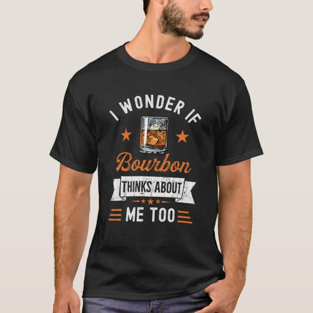 Camiseta Me Pregunto Si Bourbon Piensa En Mí Demasiado Grac (Anverso)