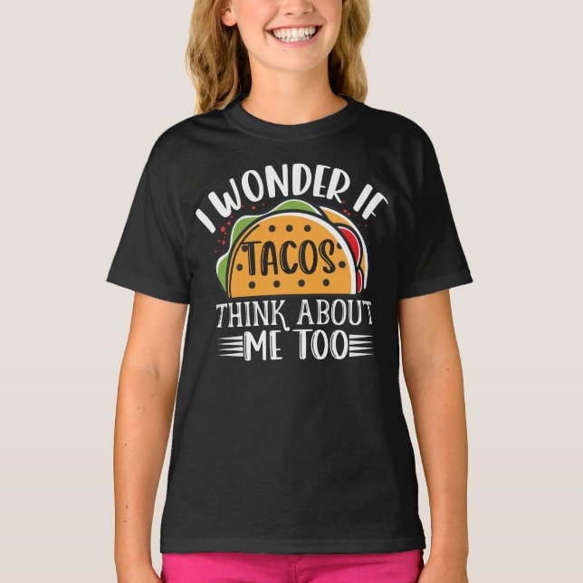 Camiseta Me Pregunto Si Los Tacos Piensan En Mí Y En El Chi (Anverso)
