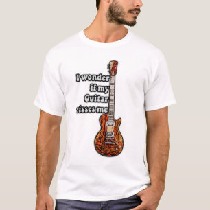 Camiseta Me pregunto si mi guitarra me extraña.