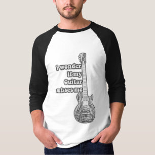 Camiseta Me pregunto si mi guitarra me extraña. Blanco y ne