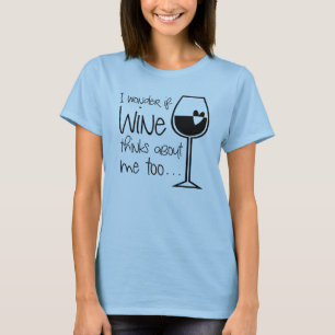 Camiseta Me Pregunto Si Wine Piensa En Mí Demasiado Borrac
