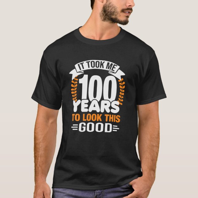 Camiseta Me Tomó 100 Años Mirar Este Buen Ciento De Nacimie (Anverso)