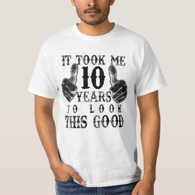 Camiseta Me Tomó 10 Años Parecerme Buen Gif De Cumpleaños. (Anverso)