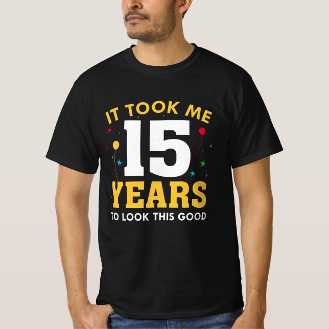 Camiseta Me Tomó 15 Años Mirar Esto Bien (Anverso)