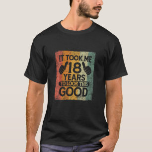 Camiseta Me Tomó 18 Años Ver Este Buen Gracioso 18º B
