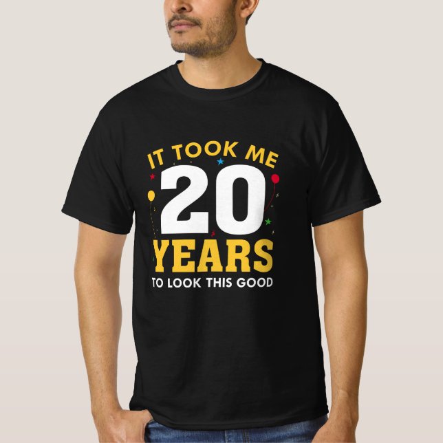 Camiseta Me Tomó 20 Años Mirar Esto Bien (Anverso)