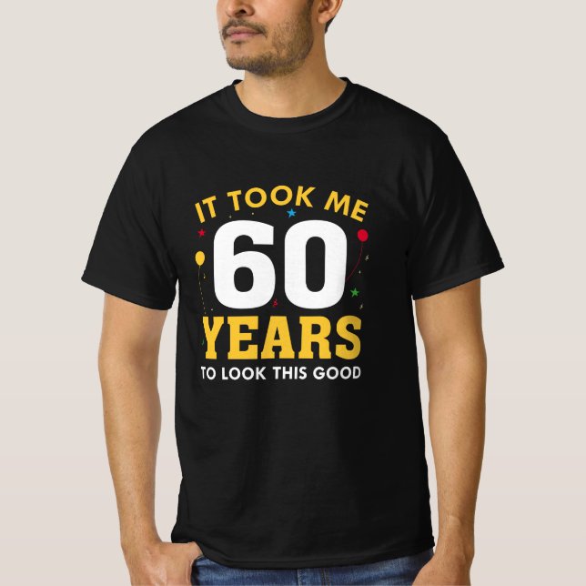 Camiseta Me Tomó 60 Años Mirar Esto Bien (Anverso)