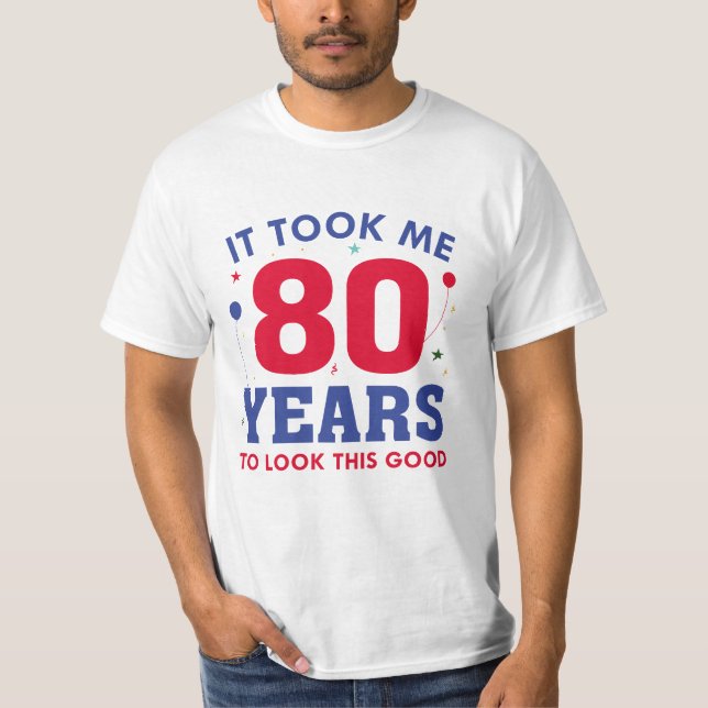 Camiseta Me Tomó 80 Años Mirar Esto Bien (Anverso)