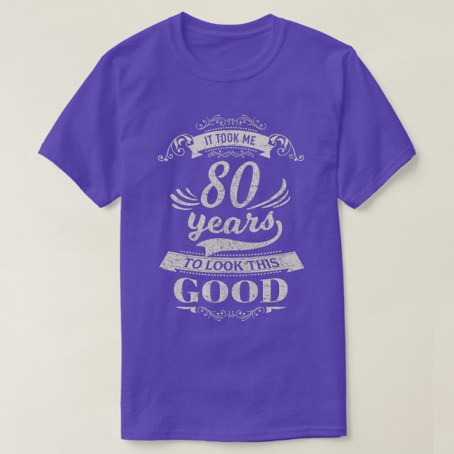 Camiseta Me Tomó 80 Años Parecerme Buen Gif De Cumpleaños. (Diseño del anverso)