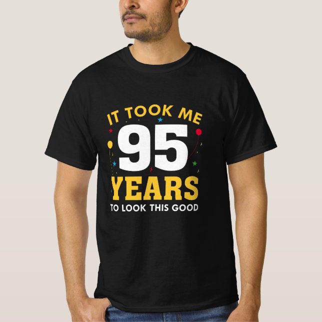 Camiseta Me Tomó 95 Años Mirar Esto Bien (Anverso)