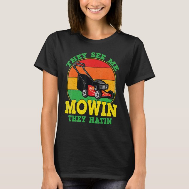 Camiseta Me Ven Mowin Ellos Odian Lawn Mower Landscap (Anverso)