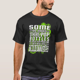 Camiseta Mecánica Algunos consumen drogas y otras botellas