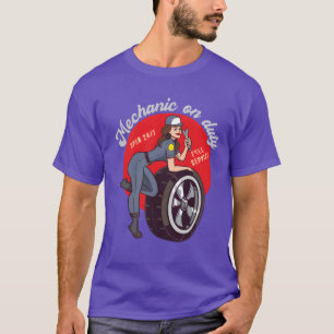 Camiseta Mecánico de guardia repara el automóvil de una niñ