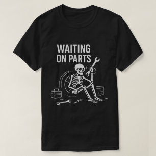 Camiseta Mecánico Esperando Repuestos Esqueleto Minimalista