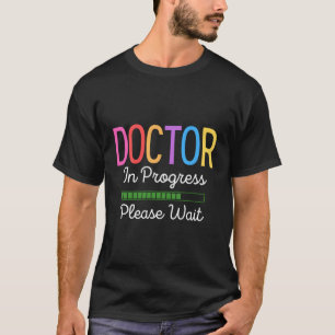 Camiseta Médica En Curso Por Favor Esperar Al Futuro Médica