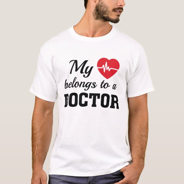 Camiseta Médica Heart Belongs (Anverso)