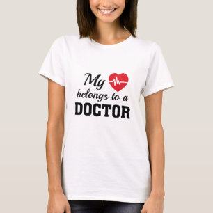 Camiseta Médica Heart Belongs