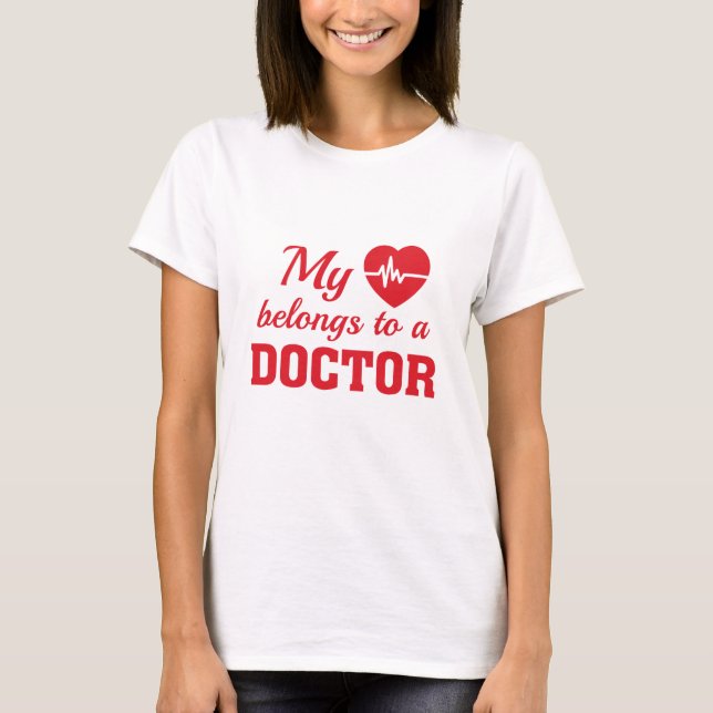 Camiseta Médica Heart Belongs (Anverso)