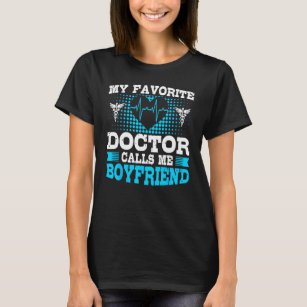 Camiseta Médica Me Llama Boyfriend Medical School Médicas G