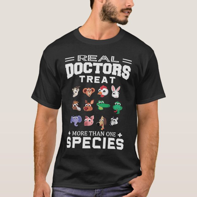 Camiseta Médicas Tratan Más De Una Especie Veterinaria (Anverso)