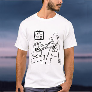 Camiseta Médico con estetoscopio revisando pies