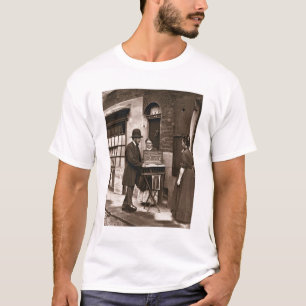 Camiseta Médico de la calle, 1876-77 (woodburytype)