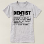 Camiseta Médico Dentista Guay Dental Team Funny Student<br><div class="desc">Divertido Dentista Dice "Dentista Alguien Que Resuelve Un Problema Que No Sabías Que Tenías De Una Manera Que No Podías Entender". Agarra este diseño de Funny Dentist como un regalo gracioso para una mamá,  papá o amigo impresionante.</div>