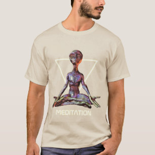 Camiseta Meditación. Extranjero en una tranquila pose T-Shi