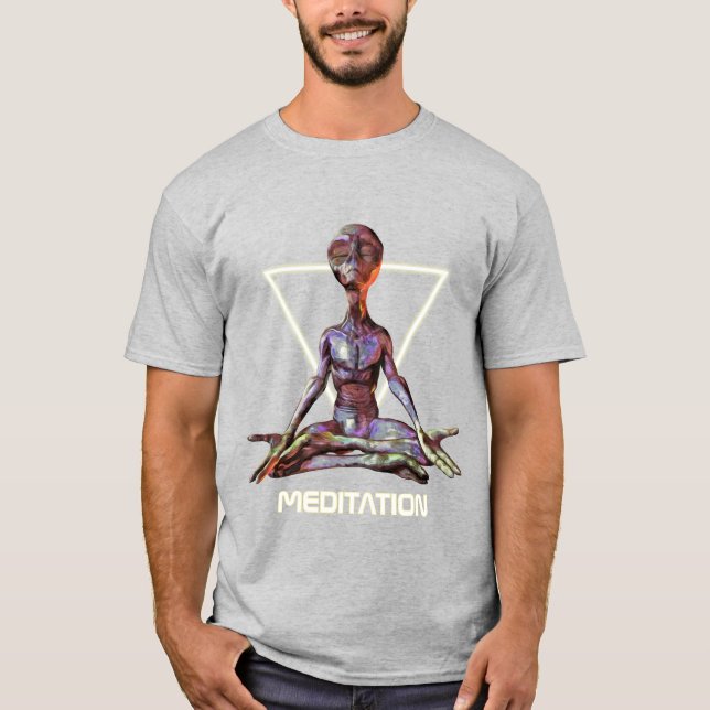 Camiseta Meditación. Extranjero en una tranquila pose T-Shi (Anverso)