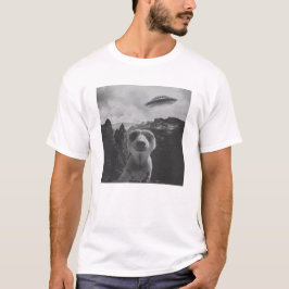Camiseta Meerkat Selfie In A Mountain Landscape Surrealist