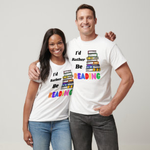 Camiseta Mejor Estar Leyendo Pila de Libros