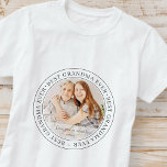 Camiseta Mejor foto clásica de la abuela moderna<br><div class="desc">Este diseño simple y clásico está compuesto por tipografía de la síspera y agrega una foto personalizado. "La mejor abuela de la historia" gira en torno a la foto de tu abuela,  gramma,  abuela,  abuela,  abuelita,  mee-maw,  lola etc</div>