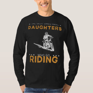 Camiseta Mejores Hijas: Hijas que van montando un té gracio