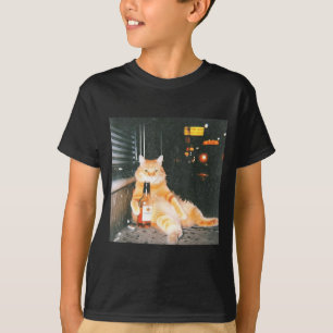 Camiseta Meme de gato borracho vintage en la calle de noche
