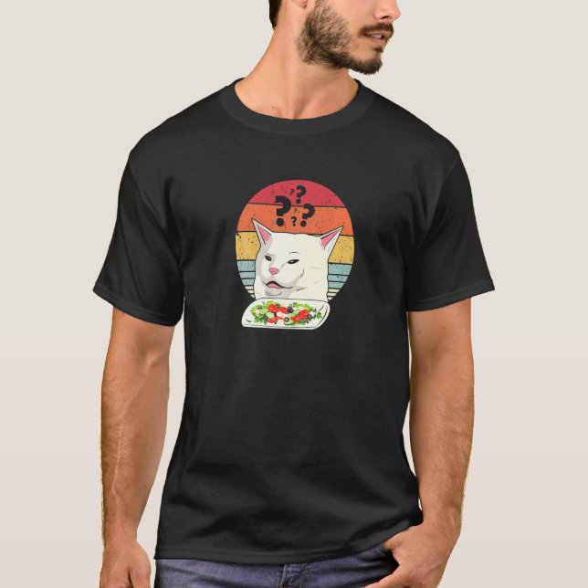 Camiseta Meme De Gato Gritando A Los Gatos Comiendo Ensalad (Anverso)