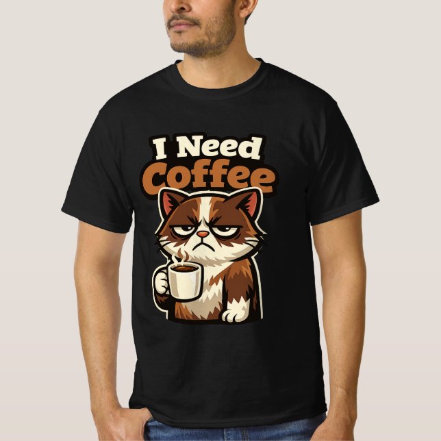 CAMISETA MEME DE GATO “NECESITO CAFÉ” (Anverso)