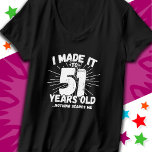 Camiseta Meme sarcástico de 51 años Funny cumpleaños número<br><div class="desc">Este divertido diseño de cumpleaños número 51 hace un gran chiste de humor sarcástico o regalo de novedad para un tema de cumpleaños de 51 años o una fiesta sorpresa de cumpleaños número 51. Funcionalidades como "Lo hice a los 51 años... nada me asusta", un gracioso meme de 51 años...</div>