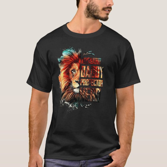 Camiseta Men Proud Lion Cat Husband Daddy Protector Hero (Anverso)