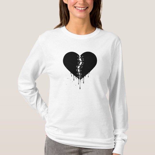 Camiseta Mended Midnight: Stitched Obsidian Heart (Anverso)
