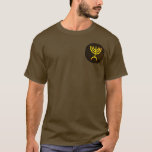 Camiseta Menorah Flame<br><div class="desc">Una representación digital de la menorah judía de siete ramas (hebreo: מְ נ וֹ רָ ‎). La menorah de siete ramas, utilizada en el santuario portátil establecido por Moisés en el desierto y más tarde en el Templo en Jerusalén, ha sido un símbolo del judaísmo desde la antigüedad y es...</div>