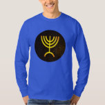 Camiseta Menorah Flame<br><div class="desc">Una representación digital de la menorah judía de siete ramas (hebreo: מְ נ וֹ רָ ‎). La menorah de siete ramas, utilizada en el santuario portátil establecido por Moisés en el desierto y más tarde en el Templo en Jerusalén, ha sido un símbolo del judaísmo desde la antigüedad y es...</div>