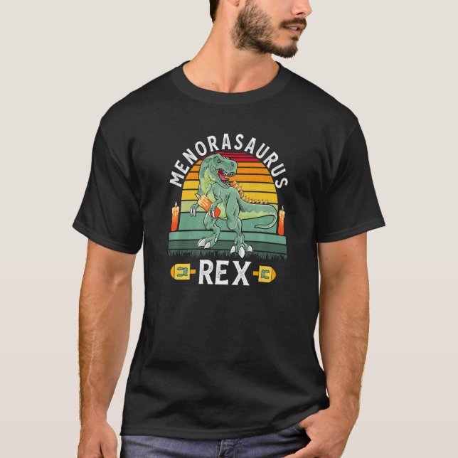 Camiseta Menorasaurus Rex  Dinosaur Rex Hanukkah Menora Pun (Anverso)