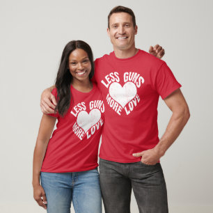 Camiseta Menos armas más amor Diseño de activismo pacífico