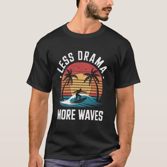 Camiseta Menos dramatismo más olas divertida surfista (Anverso)