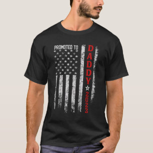 Camiseta Mens American Flag Promoted To Daddy Est 2023 Firs