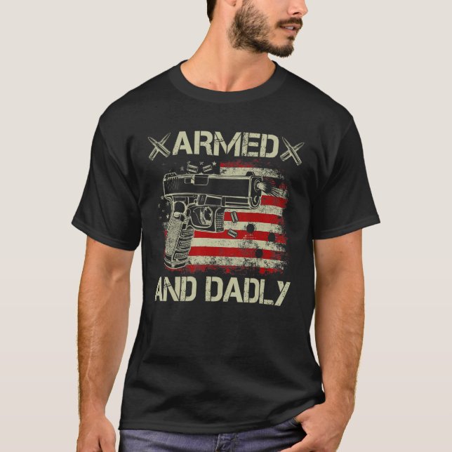 Camiseta Mens Armed And Dadly  Deadly Father  For Father s  (Anverso)