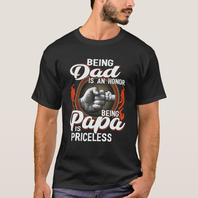 Camiseta Mens Being Dad Is An Honor Being Papa Is Priceless (Anverso)
