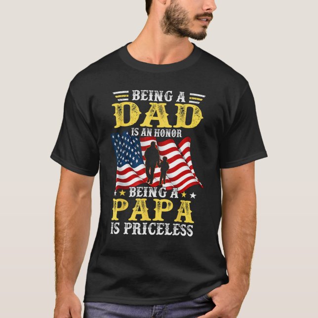 Camiseta Mens Being Dad is an Honor Being Papa is Priceless (Anverso)