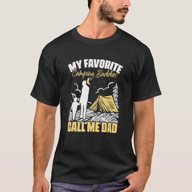 Camiseta Mens Camping Buddies Me Llaman Papá Viaja Senderis (Anverso)